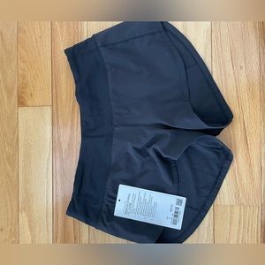 LULULEMON SPEED UP MR SHORT 2.5 inseam size 4